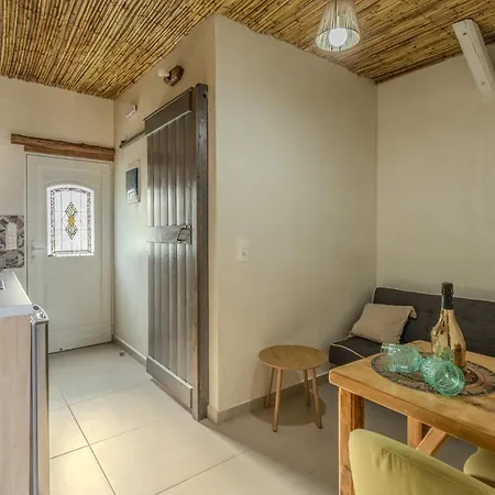 Christos And Family Apartman